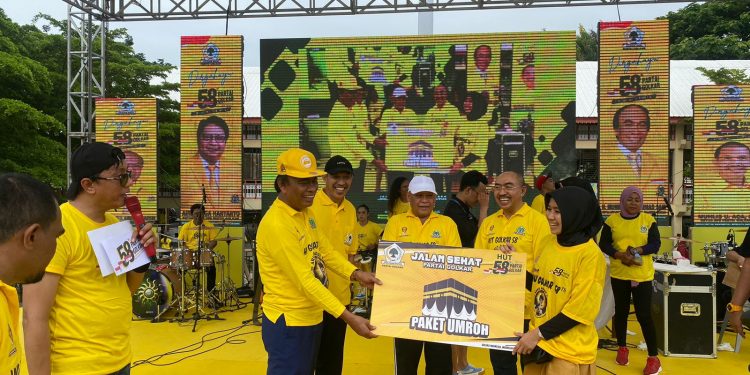 Ribuan Warga Palu Kuningkan Vatulemo Peringati HUT Partai Golkar ke 58 Tahun
