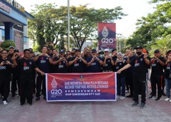 Meriahkan KTT G20 di Bali, Jajaran Kanwil Kemenkum HAM Sulteng Jalan Sehat Sambil Bagi Stiker