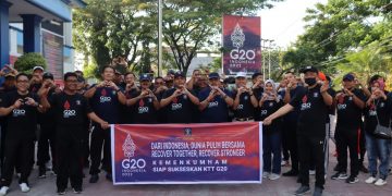 Meriahkan KTT G20 di Bali, Jajaran Kanwil Kemenkum HAM Sulteng Jalan Sehat Sambil Bagi Stiker