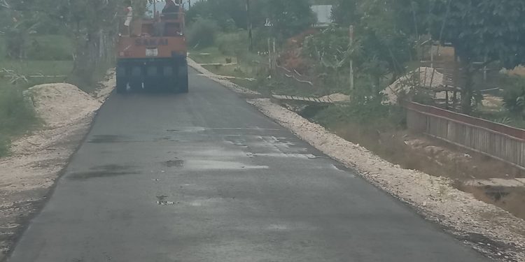 Jalan Ruas Mayoa – Korobono Diaspal Mulus, Ini Salah Satu Program Pembangunan Pemkab Poso