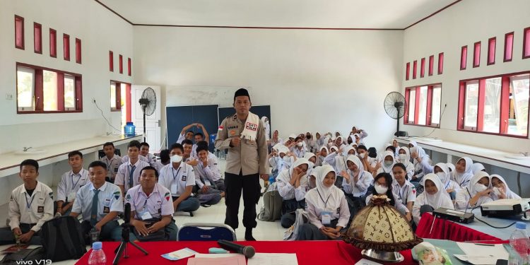 Satgas Madagoraya Masuki SMA Negeri 3 Poso, Sosialisasikan Bahaya Radikalisme dan Intoleransi
