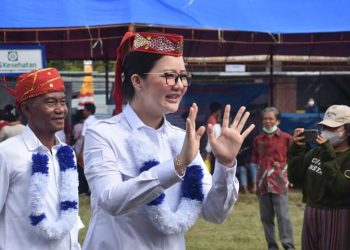 Bupati Verna Launching Desa Digital Di Bunga Desa Meko