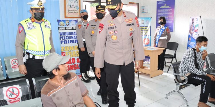 Kunker Di Poso, Kapolda Sulteng Tinjau Sejumlah Sentra Pelayanan Publik