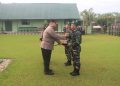 Kapolres Poso Beri Penghargaan Dua Anggota TNI Berprestasi