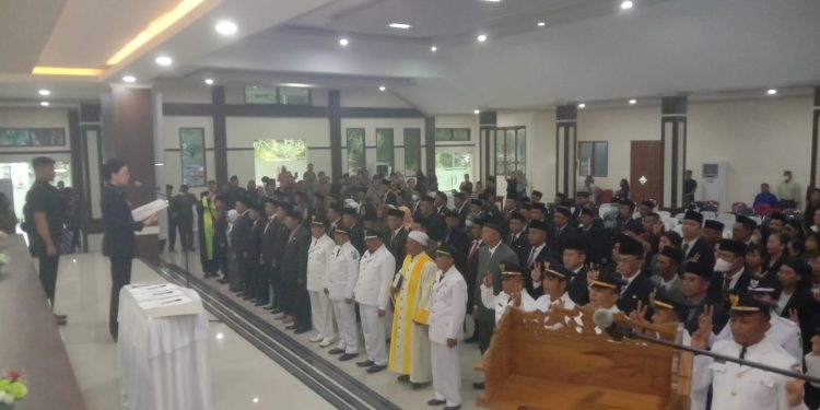 Lantik Pejabat Eselon III dan Kepala UPT Puskesmas, Bupati Verna Ingatkan Pejabat Harus Paham dan Kuasai Tujuh Pilar Program Pembangunan Daerah