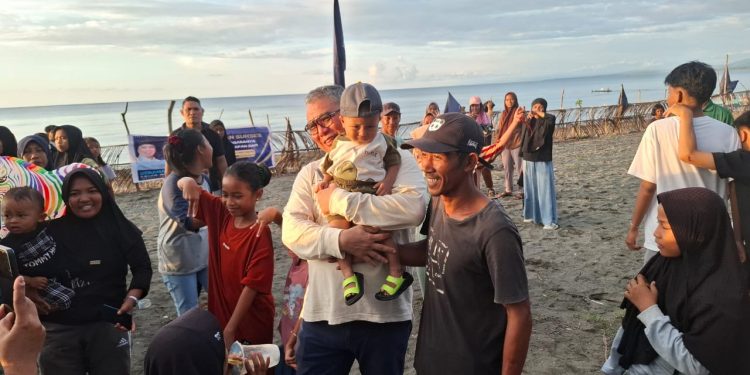 Buka Lomba Karapan Sapi di Donggala, Ahmad Ali: Olahraga Tradisional Harus Dilestarikan