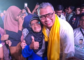 Ingin Sekali Bertemu Ahmad Ali, Nenek 78 Tahun Ini Rela Terhimpit di Antara Ribuan Massa
