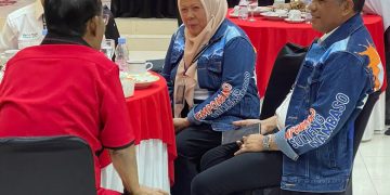 Pakai Jaket Levis, Pasangan BERANI Siap Cabut Nomor Urut di KPU Sulteng