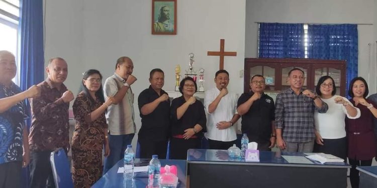 Paslon Jeffisa Putra dan Ruben Hehi Bertemu Majelis Sinode GKST di Tentena